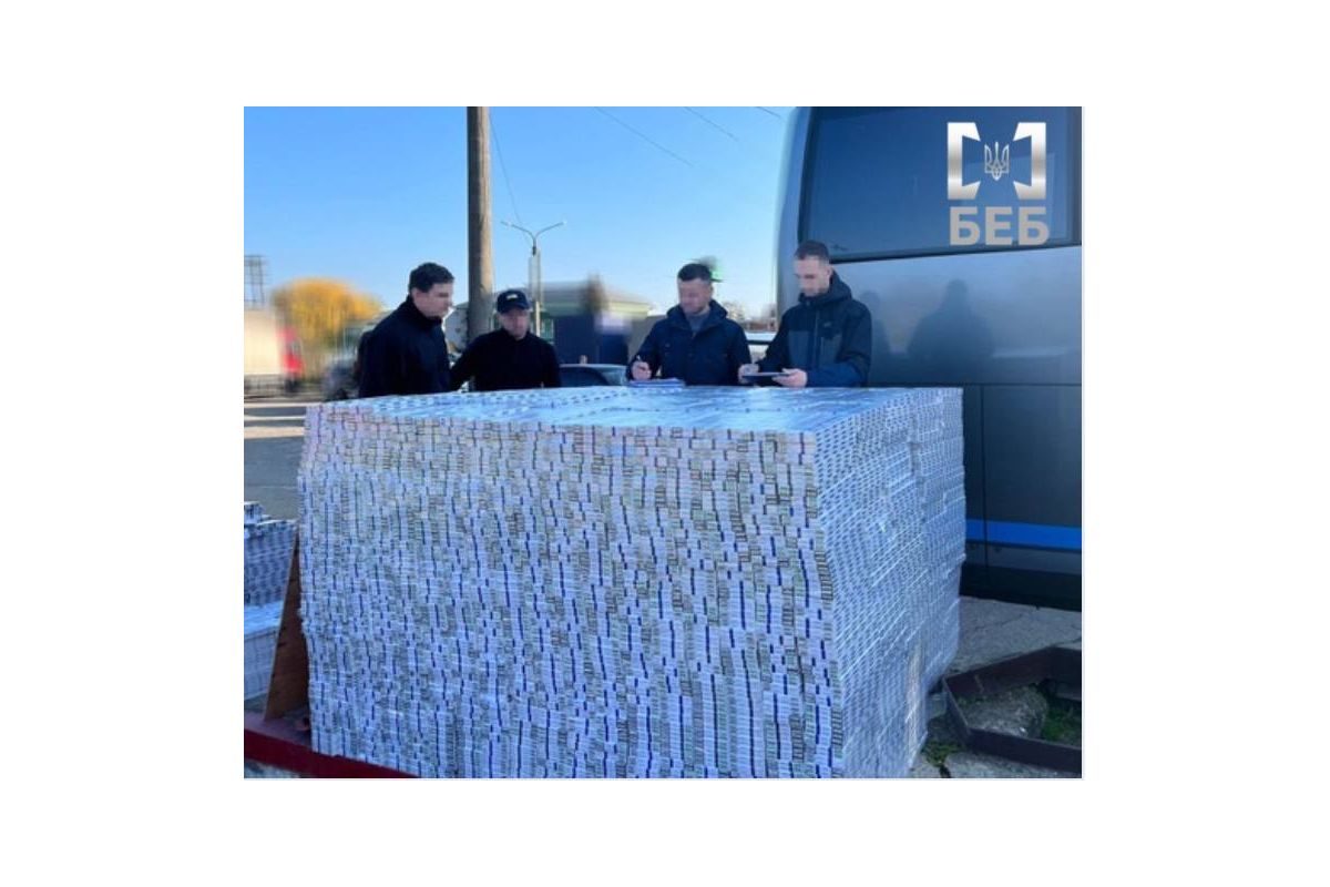 На Закарпатті БЕБ упередило вивезення з України великої партії цигарок на 6 млн грн На Закарпатті БЕБ упередило вивезення з України великої партії цигарок на 6 млн грн