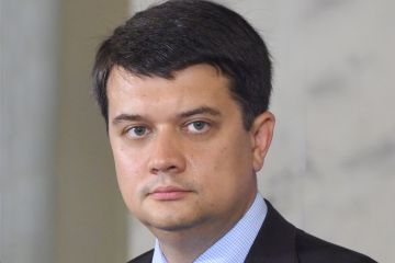 Ніхто не збирається змінювати особливий статус ОРДЛО — голова ВР України Дмитро Разумков Ніхто не збирається змінювати особливий статус ОРДЛО — голова ВР України Дмитро Разумков