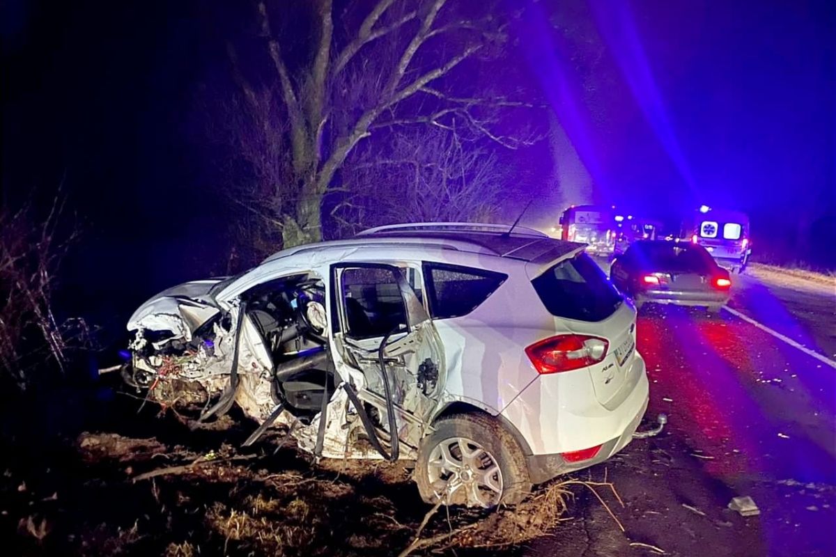 Дорожньо-транспортна пригода через яку постраждали двоє діток на Київщині Дорожньо-транспортна пригода через яку постраждали двоє діток на Київщині