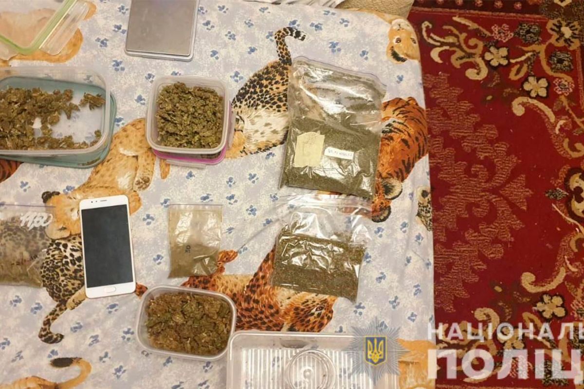 Збували наркотики через інтернет: у Дніпрі затримали двох дилерів Збували наркотики через інтернет: у Дніпрі затримали двох дилерів
