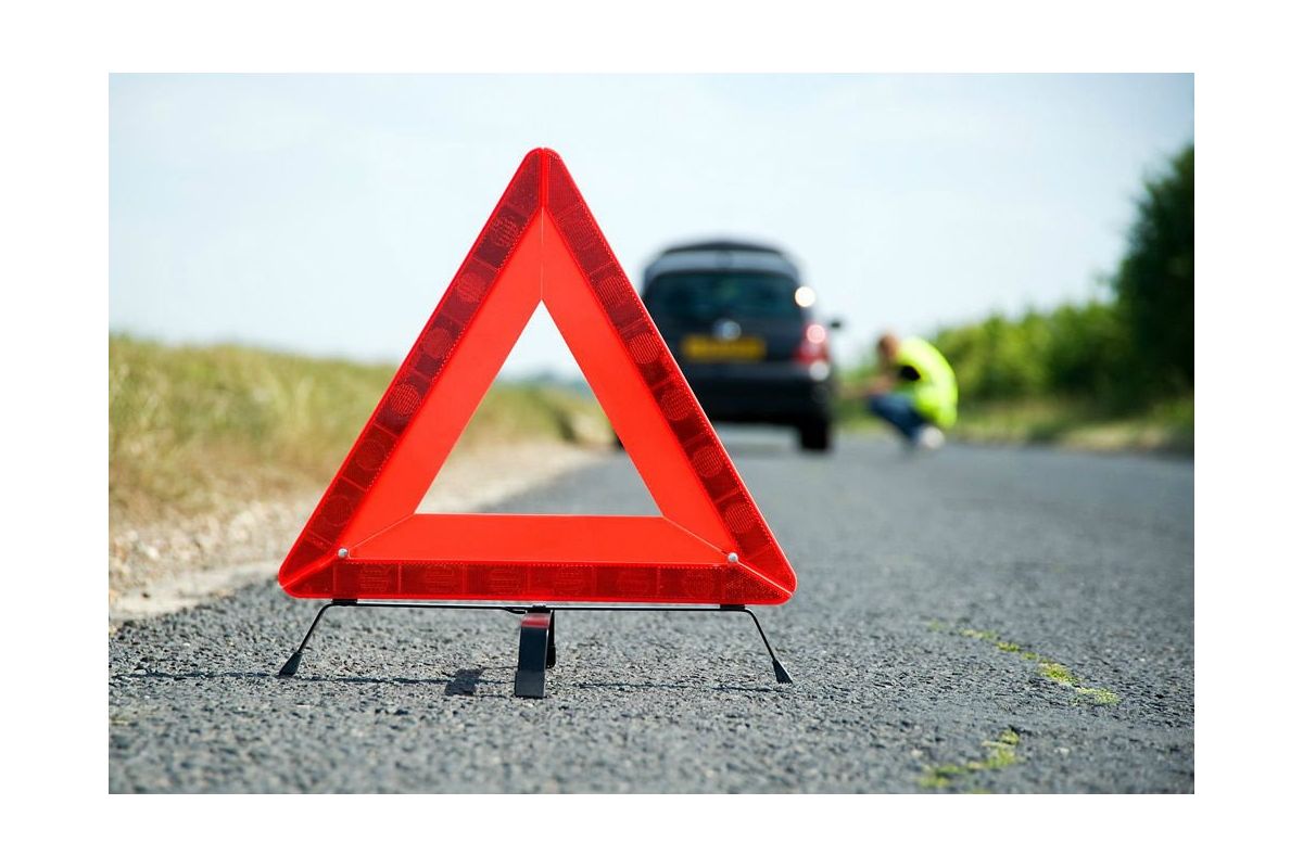 Дорожньо-транспортна пригода з перевернутим авто на Київщині Дорожньо-транспортна пригода з перевернутим авто на Київщині