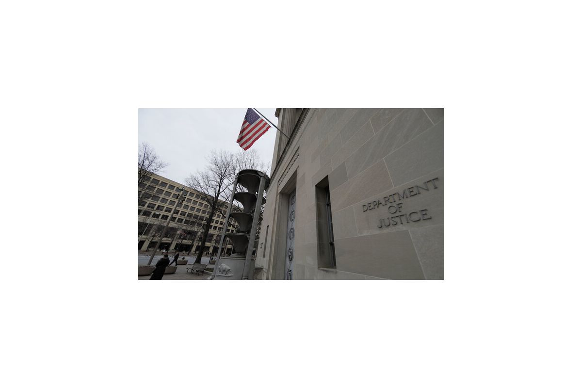 США звинуватили п’ятьох росіян і двох американців у змові від імені російського уряду США звинуватили п’ятьох росіян і двох американців у змові від імені російського уряду