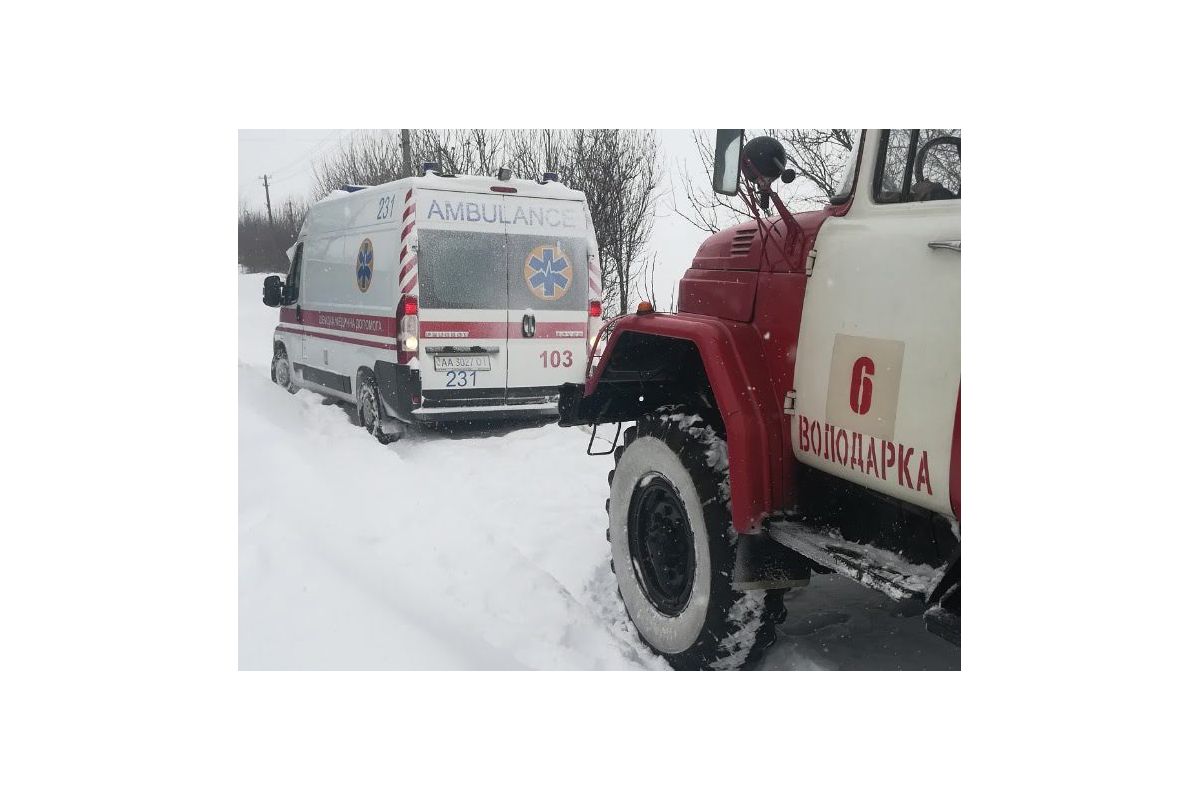 Автомобіль в снігу, чи як святкують 14 лютого в Дніпрі? Автомобіль в снігу, чи як святкують 14 лютого в Дніпрі?