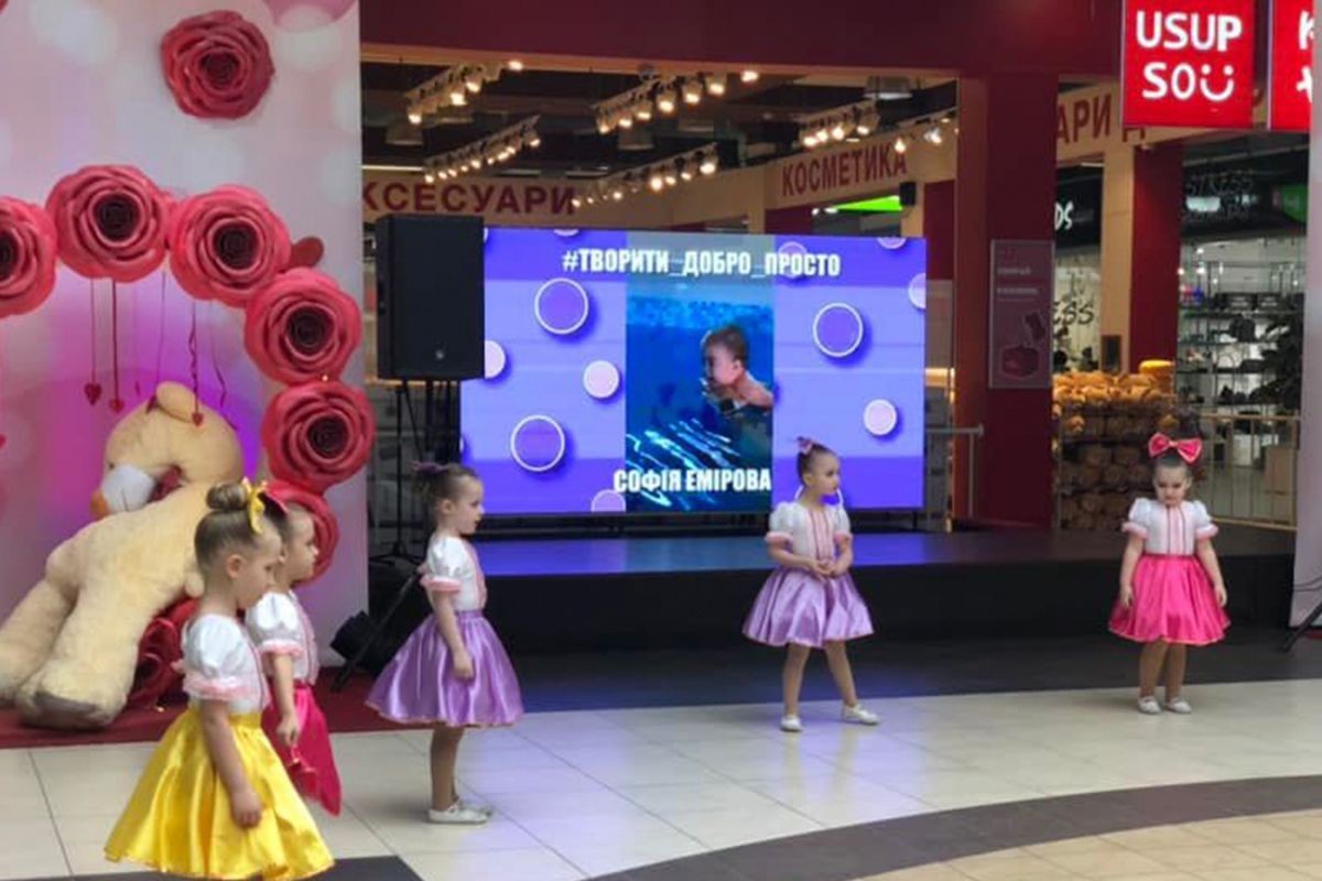 У Херсоні дівчинці із рідкісною хворобою допомагають за шляхом благодійних акцій У Херсоні дівчинці із рідкісною хворобою допомагають за шляхом благодійних акцій