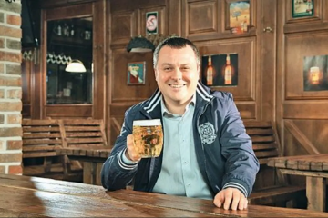 Бизнесмена Андрея Мацолу заподозрили в причастности к разворовыванию бюджетных средств при строительстве футбольных площадок Бизнесмена Андрея Мацолу заподозрили в причастности к разворовыванию бюджетных средств при строительстве футбольных площадок