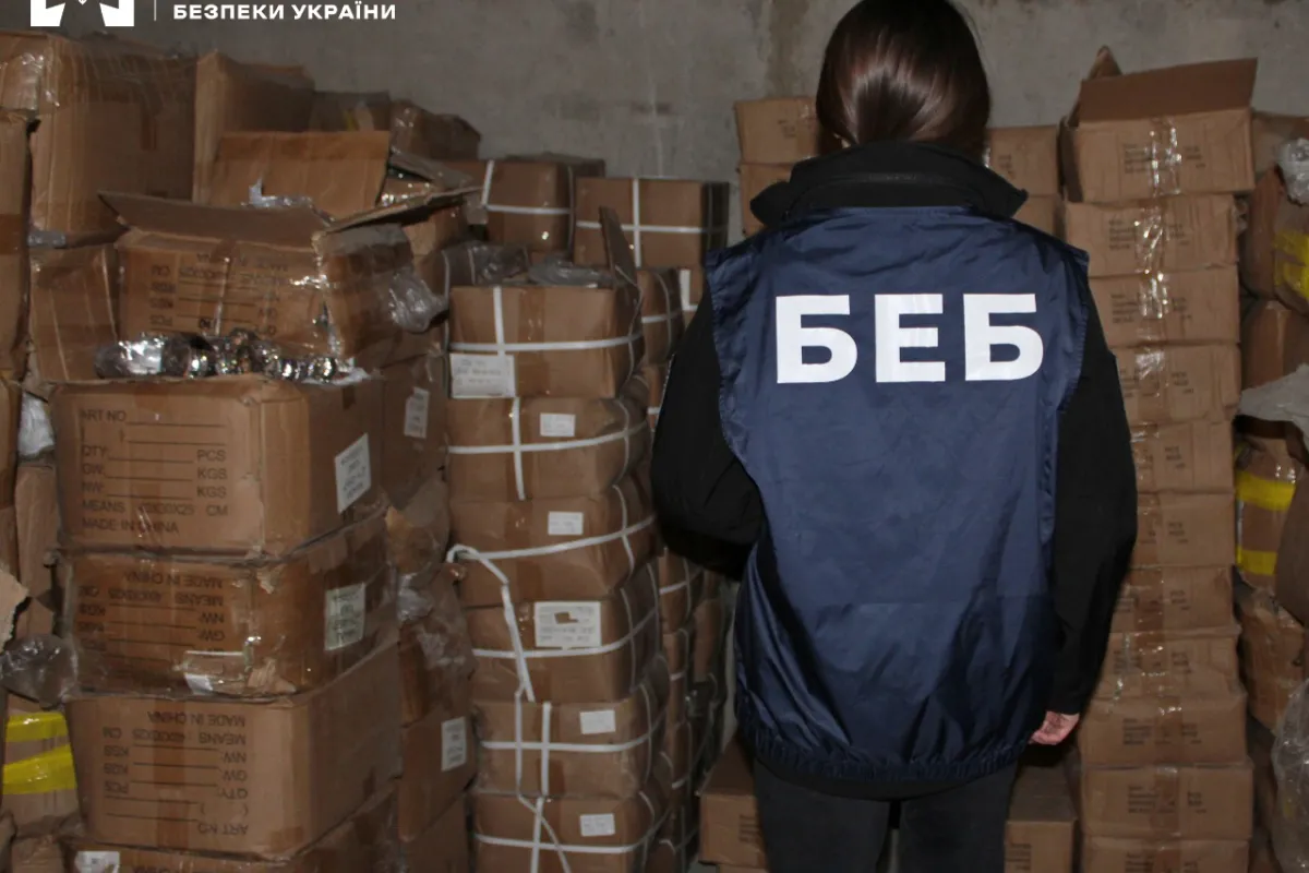БЕБ на Одещині викрило схему поставки з-за кордону компонентів для виробництва підробленої парфумерії