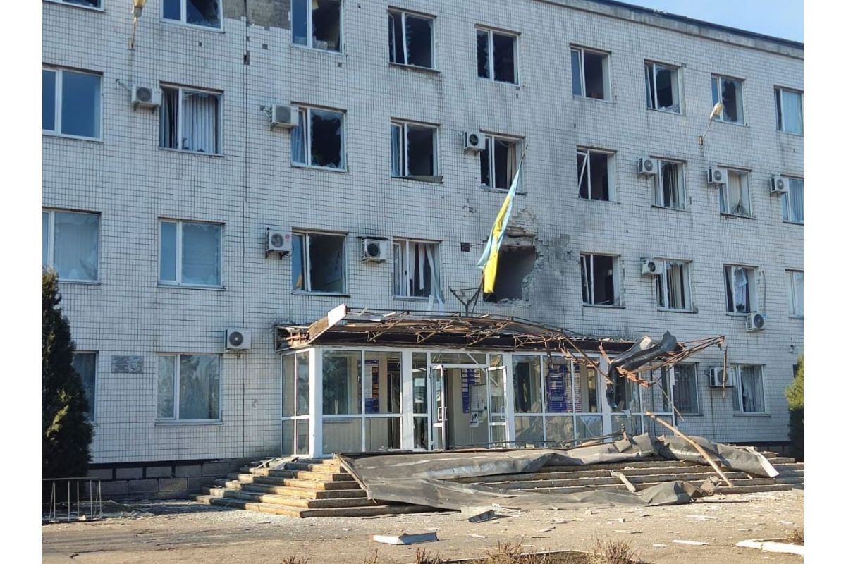Російське вторгнення в Україну : росіяни нищать Донеччину та Луганщину Російське вторгнення в Україну : росіяни нищать Донеччину та Луганщину