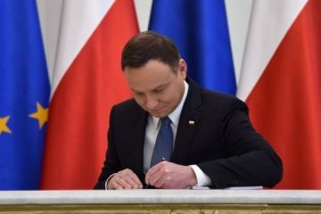 Російське вторгнення в Україну : Президент Польщі підписав зміни до закону про допомогу українським біженцям Російське вторгнення в Україну : Президент Польщі підписав зміни до закону про допомогу українським біженцям