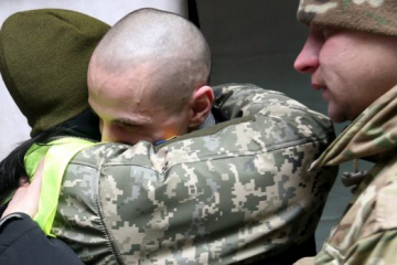 Російське вторгнення в Україну : На Херсонщині з полону повернули 5 українських військових. Російське вторгнення в Україну : На Херсонщині з полону повернули 5 українських військових.