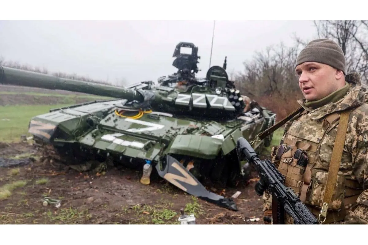 Російське вторгнення в Україну :  Т-72Б3М спокійно спочиває біля Красногорівки на Донеччині
