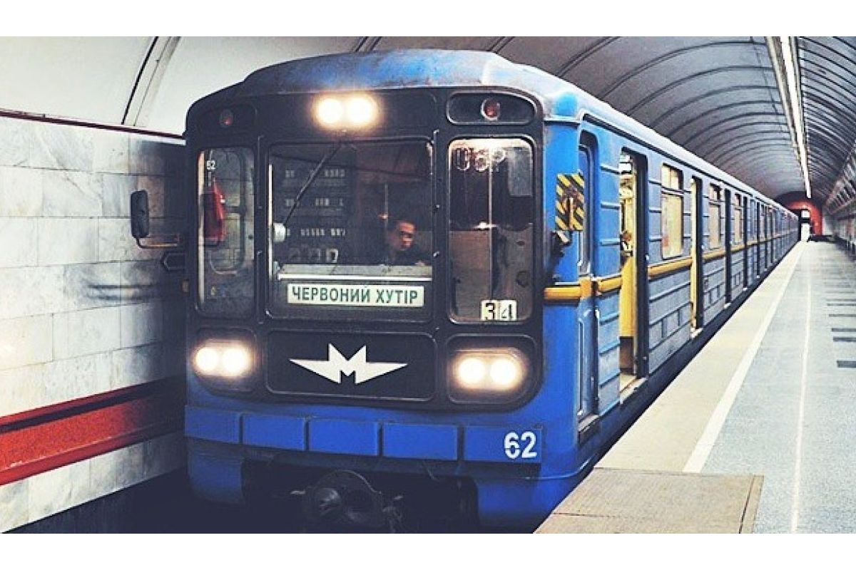 Російське вторгнення в Україну : "Дерусифікація Київського метро" Російське вторгнення в Україну : "Дерусифікація Київського метро"