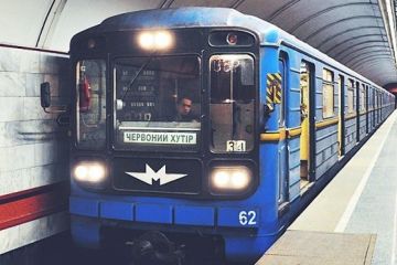 Російське вторгнення в Україну : "Дерусифікація Київського метро" Російське вторгнення в Україну : "Дерусифікація Київського метро"