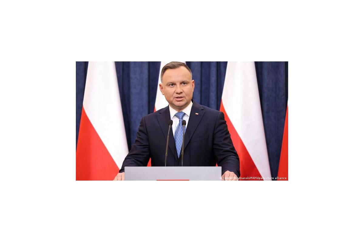 Російське вторгнення в Україну : Президент Польщі Анджей Дуда підписав закон, що запроваджує ембарго на російське вугілля Російське вторгнення в Україну : Президент Польщі Анджей Дуда підписав закон, що запроваджує ембарго на російське вугілля