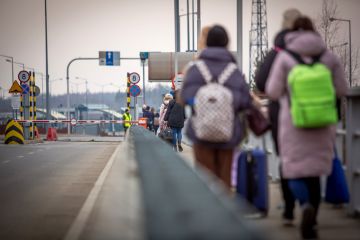 Російське вторгнення в Україну : 870 тисяч українських біженців, які виїхали за кордон після початку вторгнення, вже повернулися в Україну Російське вторгнення в Україну : 870 тисяч українських біженців, які виїхали за кордон після початку вторгнення, вже повернулися в Україну