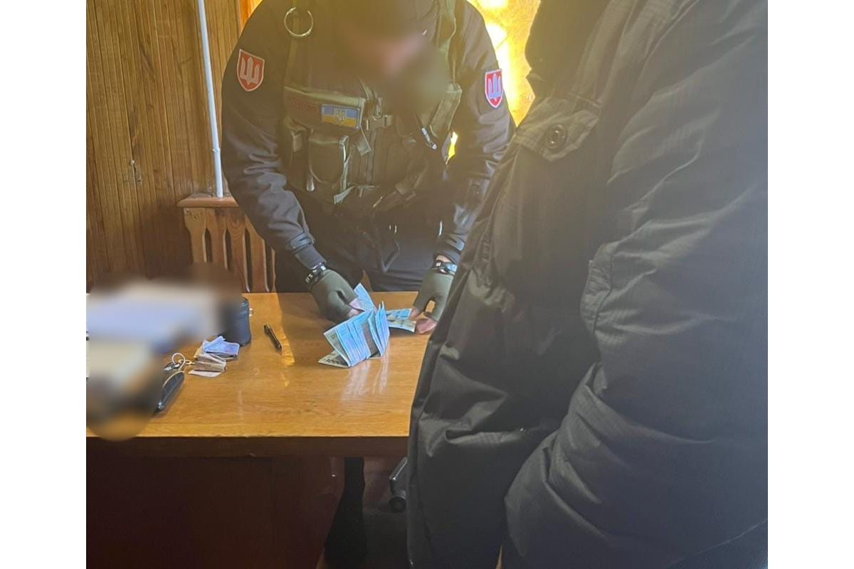 На Київщині на хабарі викрито директора одного з державних підприємств На Київщині на хабарі викрито директора одного з державних підприємств