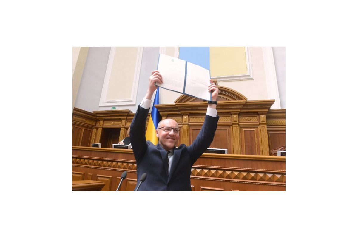 Спікер Верховної Ради підписав Закон про мову Спікер Верховної Ради підписав Закон про мову