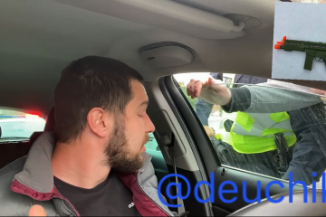 Полицейское спец подразделения принял игрушку у ребёнка в руках за оружие, и устроил спец операцию по захвату автомобиля в котором ребёнок ехал с папой домой Полицейское спец подразделения принял игрушку у ребёнка в руках за оружие, и устроил спец операцию по захвату автомобиля в котором ребёнок ехал с папой домой