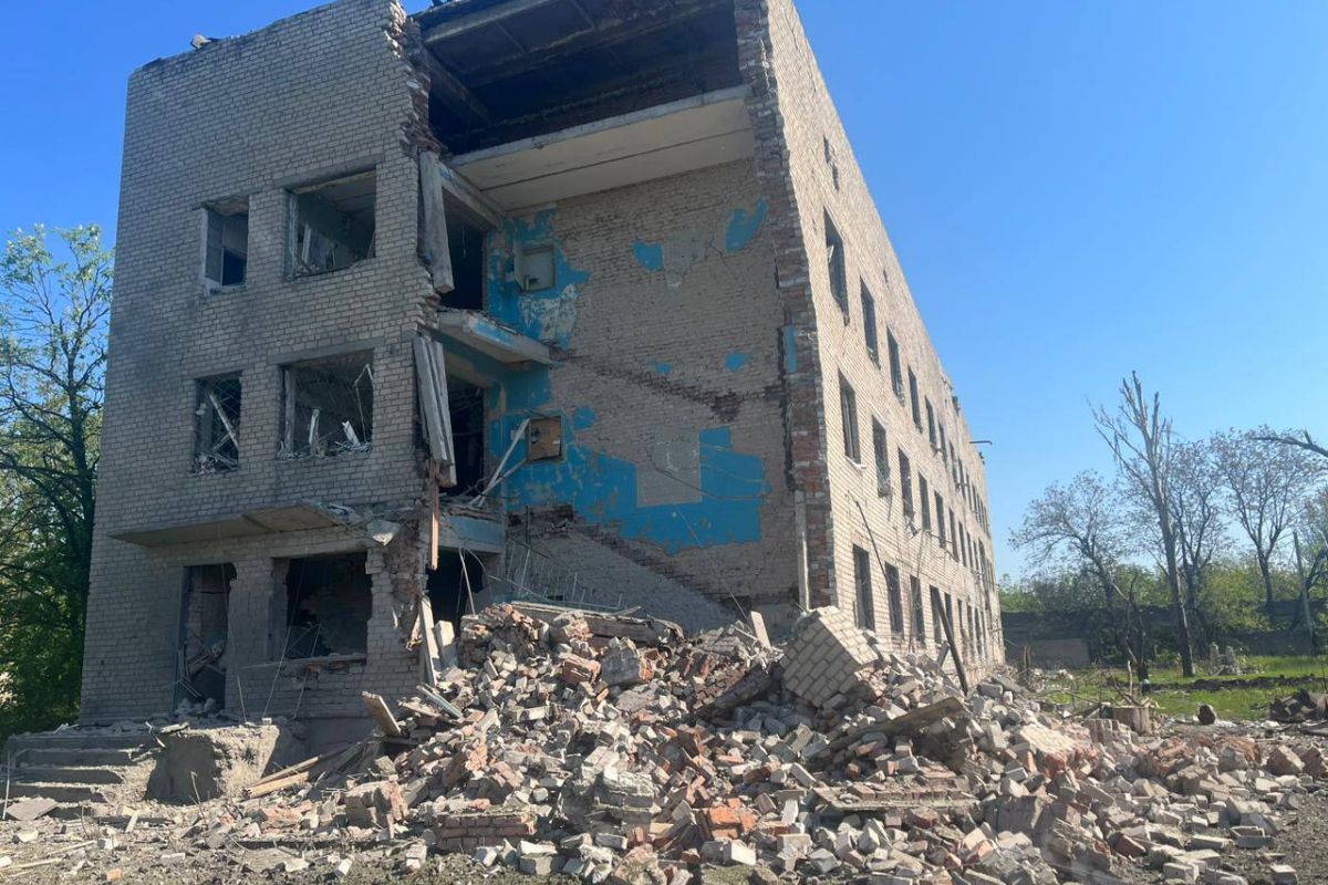 Росія ракетами атакувала лікарню в Авдіївці та вбила чотирьох людей Росія ракетами атакувала лікарню в Авдіївці та вбила чотирьох людей