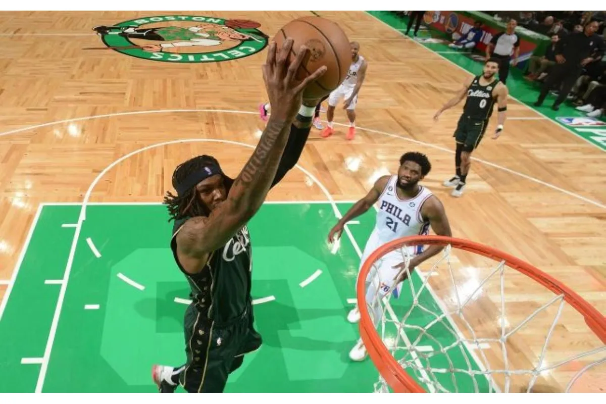 Аллей-уп дуэта "Бостона" шокировал "Филадельфию": момент дня в НБА