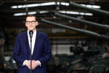 Прем’єр-міністр Польщі Матеуш Моравецький наполягає на наданні Україні зброї та політичній підтримці амбіцій українців на шляху до ЄС Прем’єр-міністр Польщі Матеуш Моравецький наполягає на наданні Україні зброї та політичній підтримці амбіцій українців на шляху до ЄС