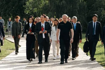 ​Президент Південної Кореї Юн Сок Йолю та його дружина відвідали місця злочинів рф в Бучі