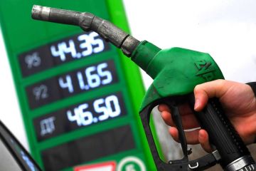 Ціни на бензин досягнуть 50-55 гривень за літр, а дизпалива – 45-50 гривень за літр – директор Консалтингової групи «А-95» Сергій Куюн Ціни на бензин досягнуть 50-55 гривень за літр, а дизпалива – 45-50 гривень за літр – директор Консалтингової групи «А-95» Сергій Куюн