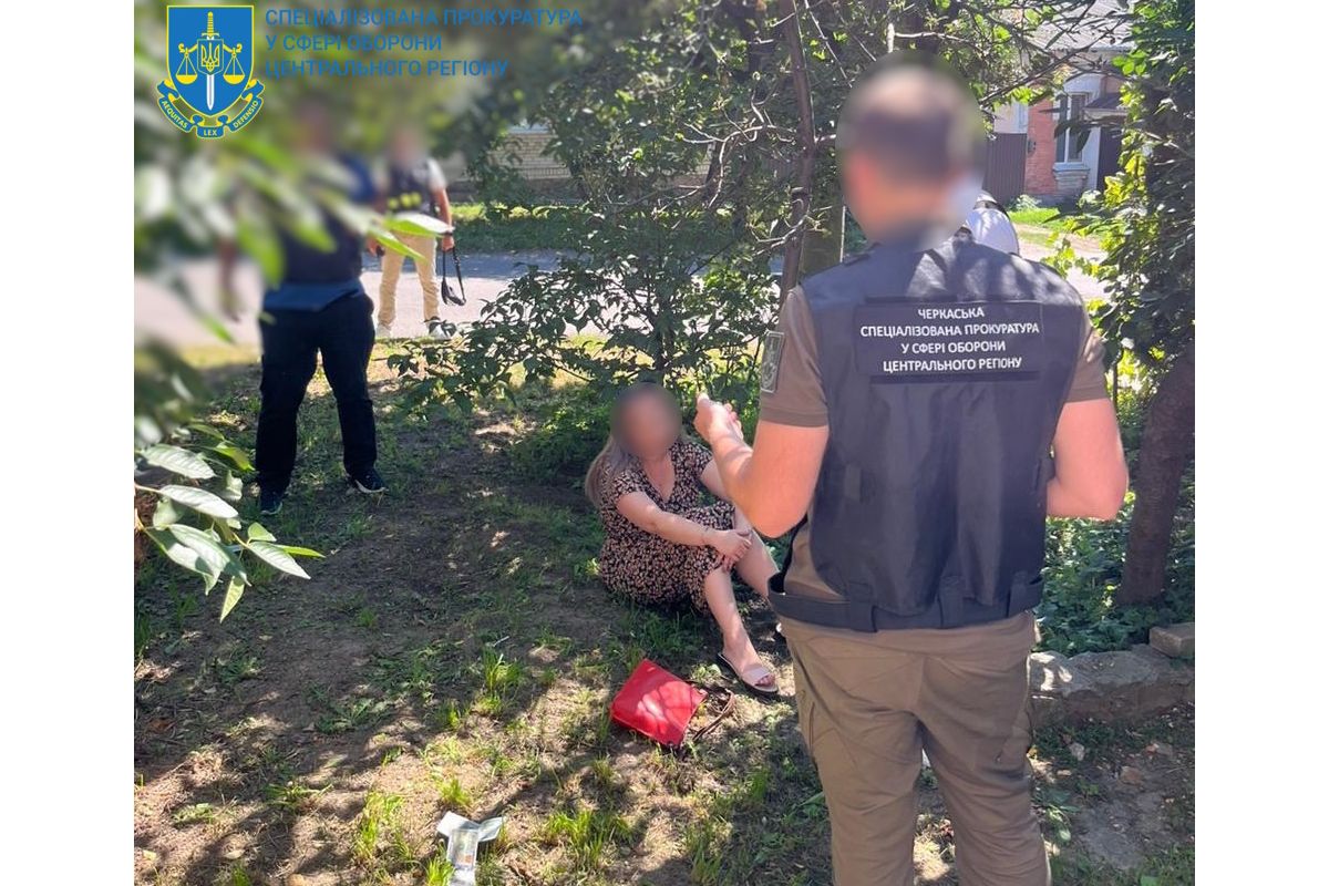 Ухилення від мобілізації за 6200 доларів: на Черкащині викрито працівницю військкомату Ухилення від мобілізації за 6200 доларів: на Черкащині викрито працівницю військкомату