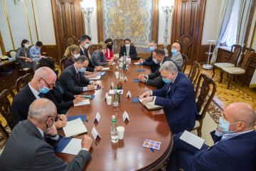 Андрей Ермак на встрече с послами стран G7: Ваша поддержка очень важна Андрей Ермак на встрече с послами стран G7: Ваша поддержка очень важна