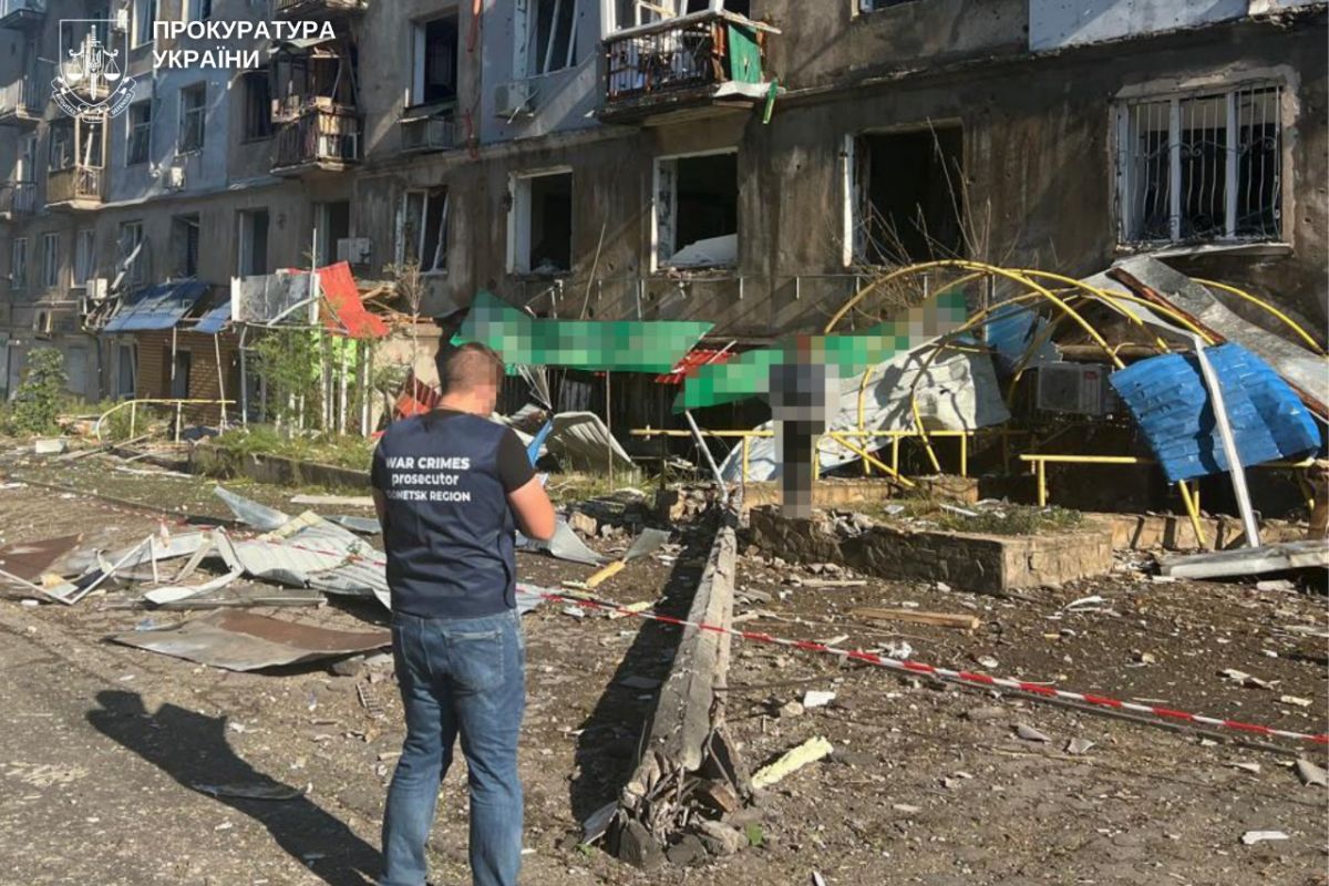 Девʼять цивільних поранено - прокурори задокументували наслідки ворожого авіаудару по Краматорську Девʼять цивільних поранено - прокурори задокументували наслідки ворожого авіаудару по Краматорську