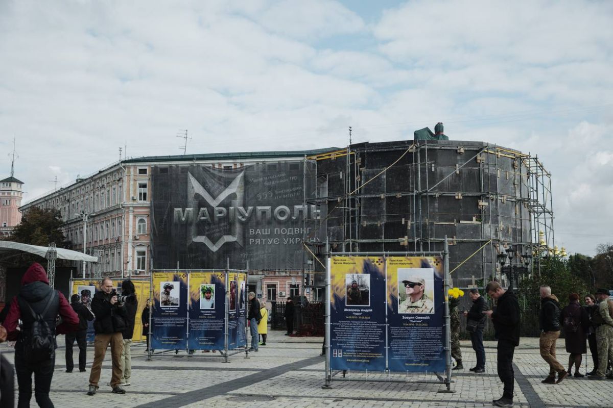 У Києві, на Софійській площі, відбулась подія, присвячена загиблим азовцям У Києві, на Софійській площі, відбулась подія, присвячена загиблим азовцям