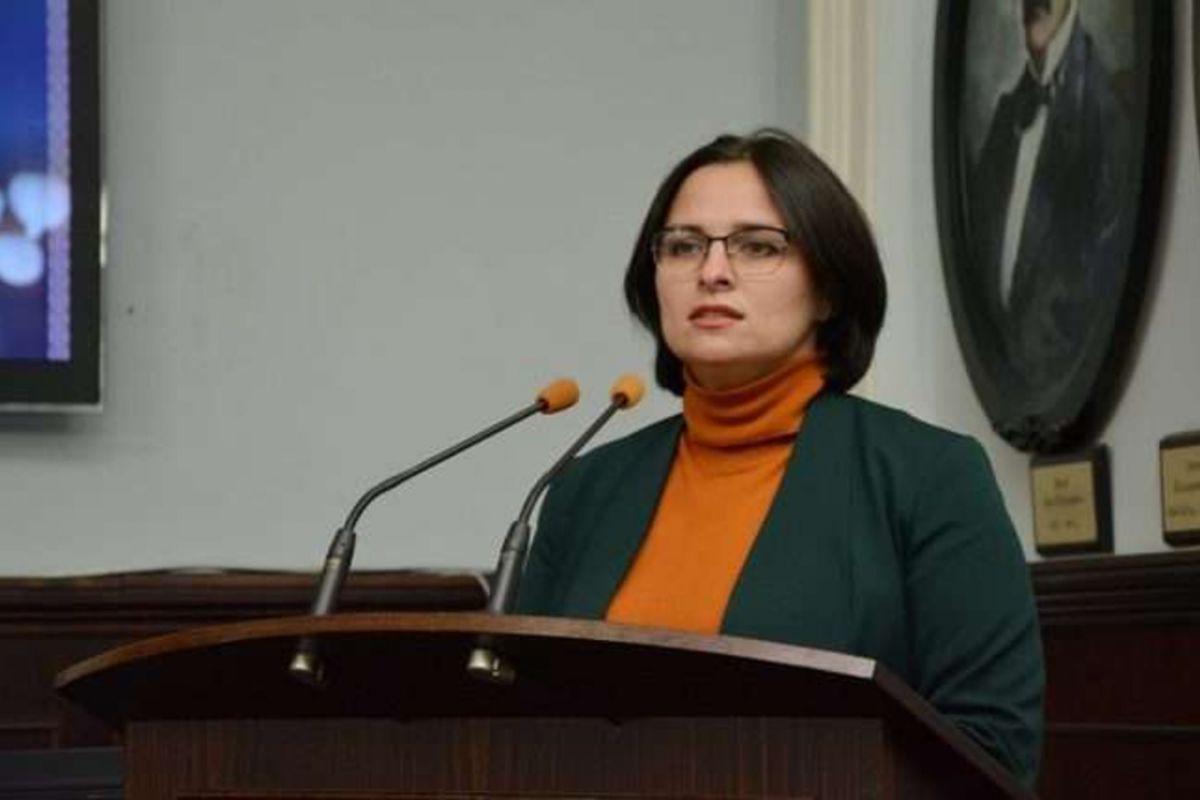 Стало відомо причини позбавлення повноважень секретарки Чернівецької міської ради - Марини Кирилюк: секретар має об’єднувати роботу ради, а не роз’єднувати її  Стало відомо причини позбавлення повноважень секретарки Чернівецької міської ради - Марини Кирилюк: секретар має об’єднувати роботу ради, а не роз’єднувати її