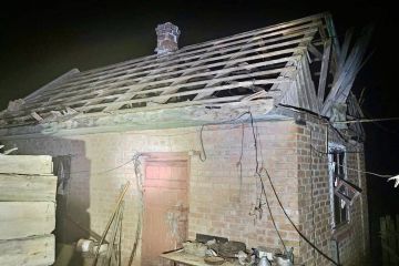 Вночi та ранком російські окупаційні війська били по Нікопольщині з «Градів» та важкої артилерії.   Потерпали Мирівська, Марганецька та Червоногригорівська громади. Туди прилетіли щонайменше 40 ворожих снарядів Вночi та ранком російські окупаційні війська били по Нікопольщині з «Градів» та важкої артилерії.   Потерпали Мирівська, Марганецька та Червоногригорівська громади. Туди прилетіли щонайменше 40 ворожих снарядів