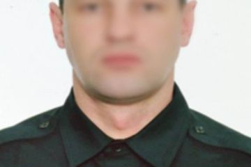 Примушував цивільних збирати тіла вбитих окупантами у Лимані - колишньому поліцейському заочно повідомлено про підозру Примушував цивільних збирати тіла вбитих окупантами у Лимані - колишньому поліцейському заочно повідомлено про підозру