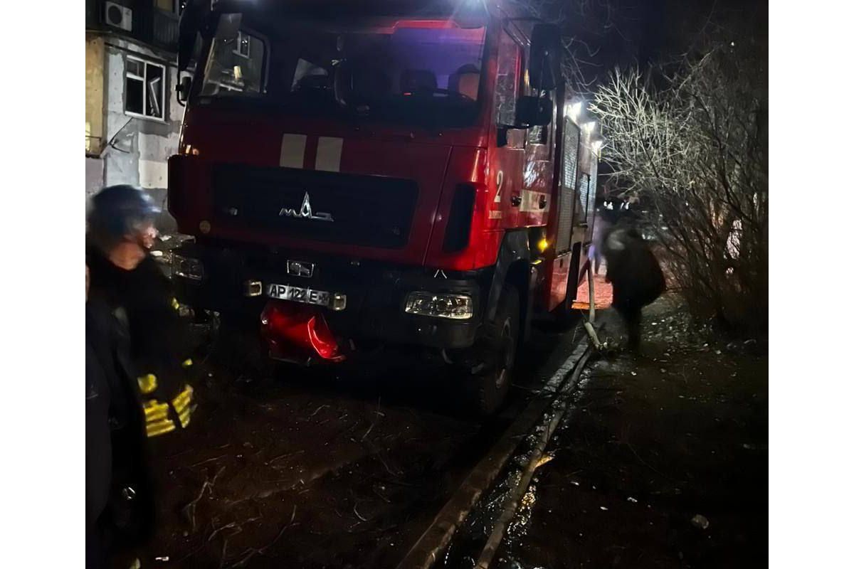 Сьогодні вночі по Запоріжжі було завдано ракетного удару: троє людей постраждало