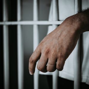 Вбив та викинув у колодязь - жорстокому вбивці літньої жінки призначено покарання Вбив та викинув у колодязь - жорстокому вбивці літньої жінки призначено покарання