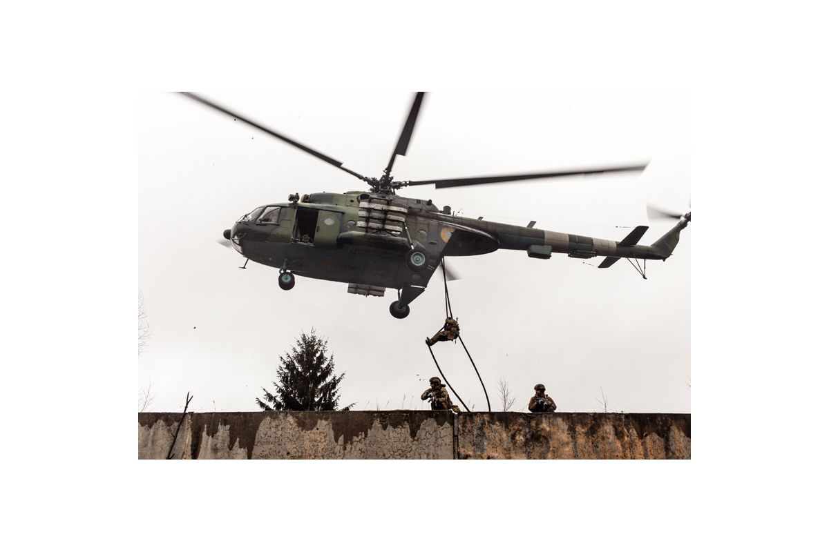 В ССО України відпрацювали способи безпарашутного десантування в складних умовах обстановки В ССО України відпрацювали способи безпарашутного десантування в складних умовах обстановки