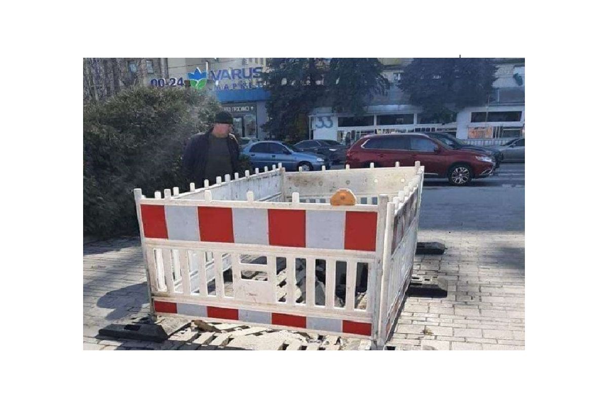 Вандалізм в Дніпрі набирає обертів! Пошкодили фонтан “Гейзери” Вандалізм в Дніпрі набирає обертів! Пошкодили фонтан “Гейзери”