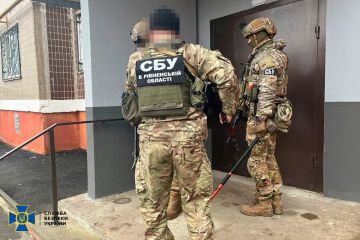 СБУ викрила агентурну групу військової розвідки рф, яка «зливала» ворогу позиції Сил оборони під Бахмутом СБУ викрила агентурну групу військової розвідки рф, яка «зливала» ворогу позиції Сил оборони під Бахмутом