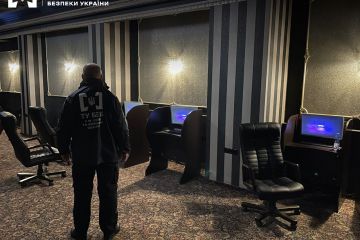 Детективи БЕБ зупинили діяльність 6 гральних закладів у Києві Детективи БЕБ зупинили діяльність 6 гральних закладів у Києві