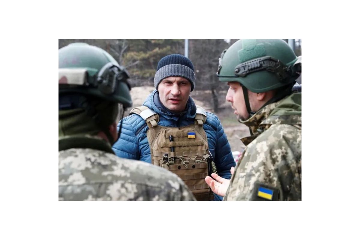Російське вторгнення в Україну : Під ранок Київ зазнав обстрілів - Мер Києва Віталій Кличко Російське вторгнення в Україну : Під ранок Київ зазнав обстрілів - Мер Києва Віталій Кличко