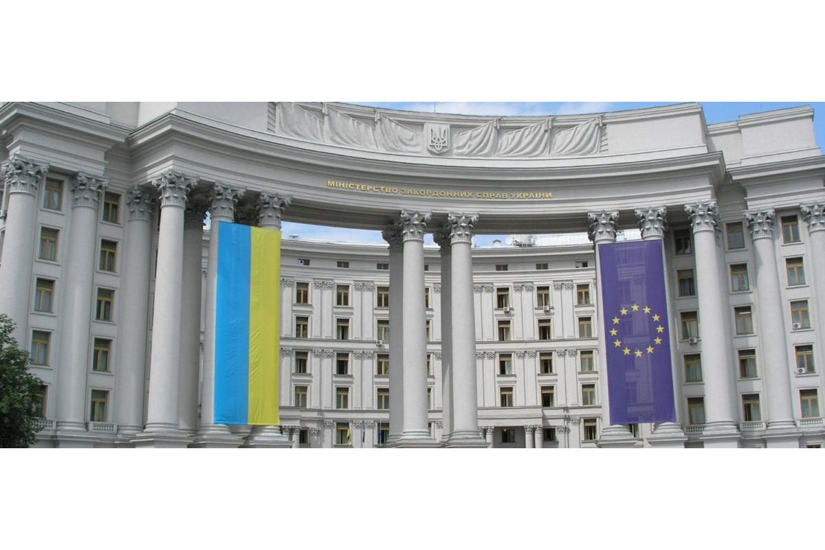 Російське вторгнення в Україну : Дипломатичний фронт України Російське вторгнення в Україну : Дипломатичний фронт України
