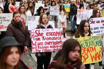 Російське вторгнення в Україну : Як у світі протестували проти російської агресії Російське вторгнення в Україну : Як у світі протестували проти російської агресії