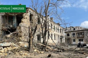 Російське вторгнення в Україну : Наслідки обстрілів житлових кварталів у Миколаєві Російське вторгнення в Україну : Наслідки обстрілів житлових кварталів у Миколаєві
