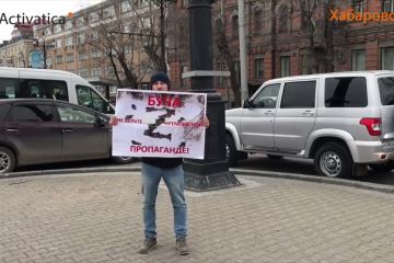 Російське вторгнення в Україну : У центрі Хабаровська затримали двох учасників антивоєнних одиночних пікетів Російське вторгнення в Україну : У центрі Хабаровська затримали двох учасників антивоєнних одиночних пікетів