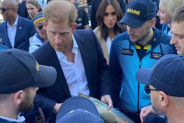 Російське вторгнення в Україну :  Принц Гаррі отримав календар фонду "Повернись живим" на 2022 рік Російське вторгнення в Україну :  Принц Гаррі отримав календар фонду "Повернись живим" на 2022 рік