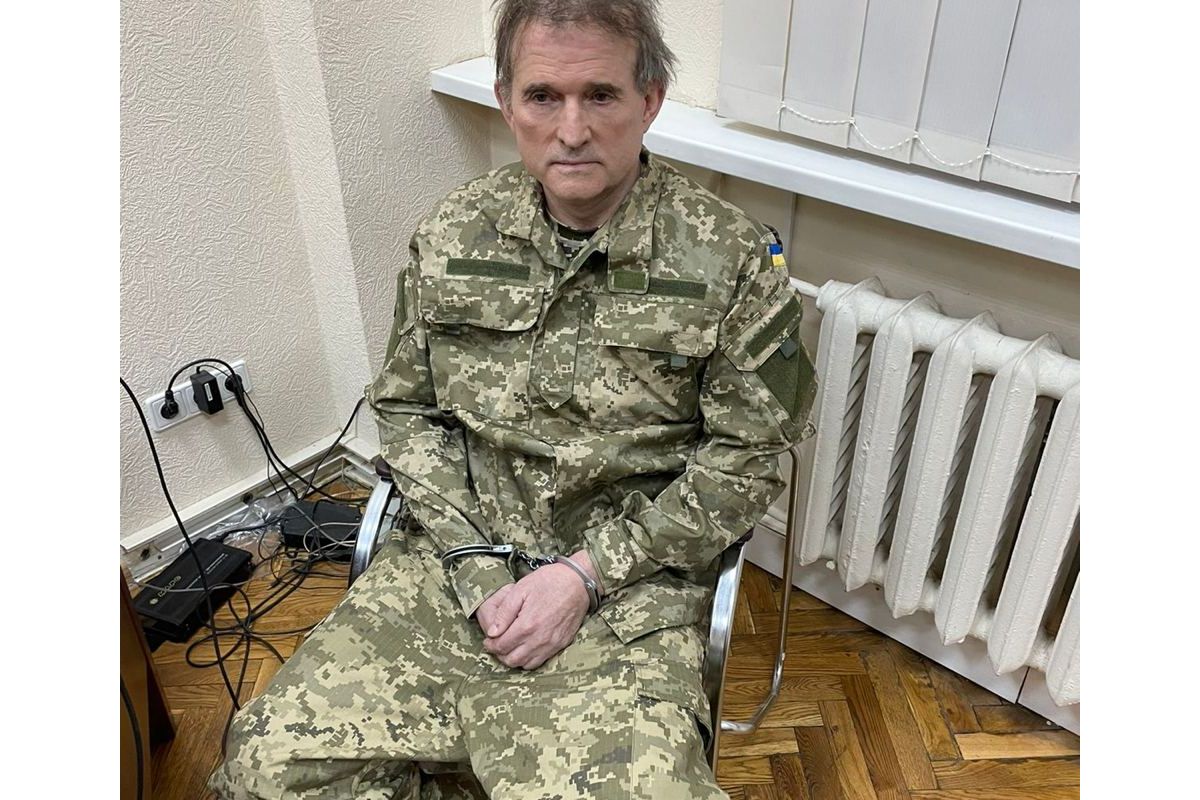 Російське вторгнення в Україну : Медведчука триматимуть під вартою Російське вторгнення в Україну : Медведчука триматимуть під вартою