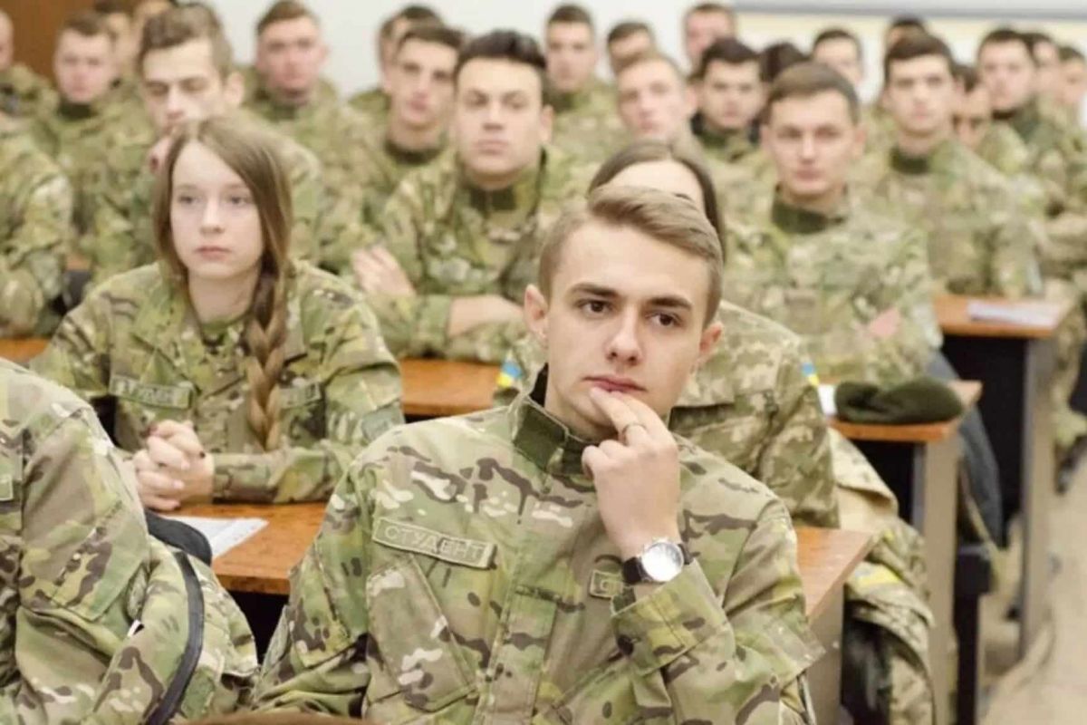 Студенти чоловічої статі проходитимуть базову загально військову підготовку Студенти чоловічої статі проходитимуть базову загально військову підготовку