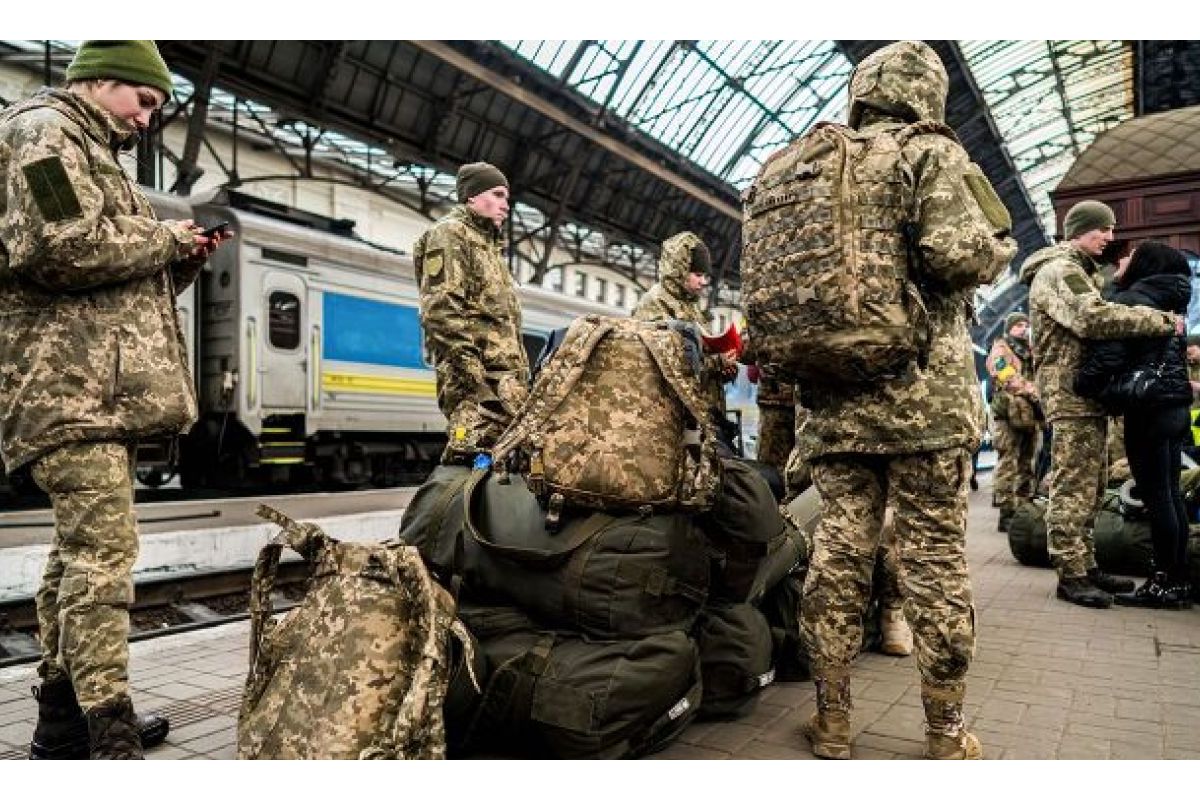 Президент України Володимир Зеленський підписав закон про мобілізацію Президент України Володимир Зеленський підписав закон про мобілізацію