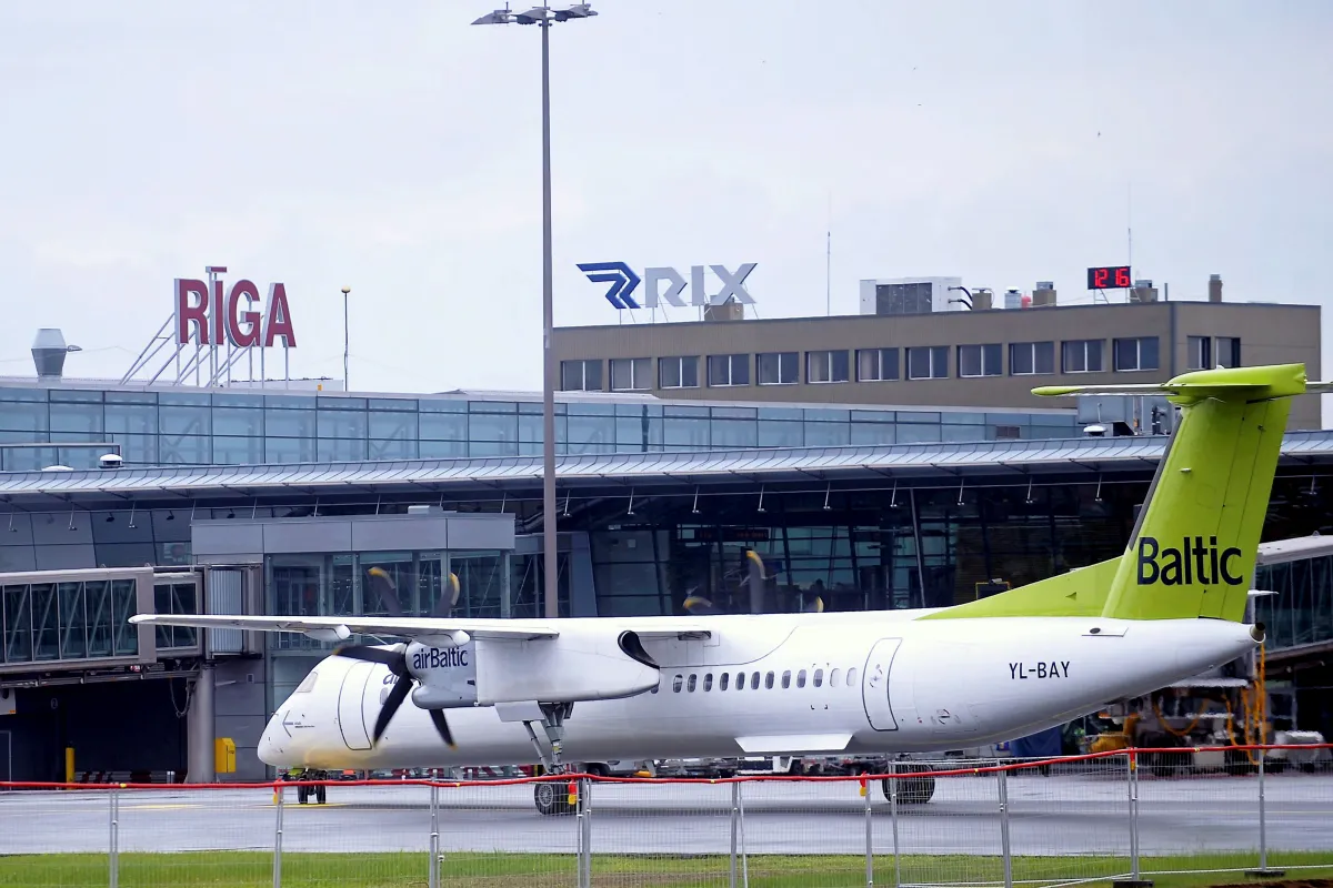 В аеропорту "Рига" у чотирьох українців вилучили 400 тисяч євро і $500 тисяч
