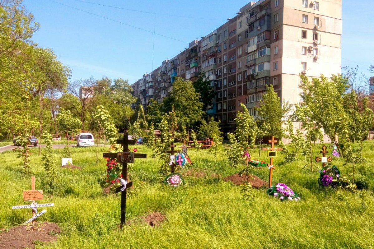 Сьогодні Маріуполь як одна велика могила. Сьогодні Маріуполь як одна велика могила.